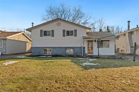 4142 Holl Ave, Sheffield Lake, OH 44054