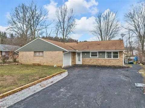 5109 Peggy Ann Dr, Akron, OH 44319