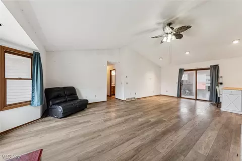 42017 Meadow Ln, Lagrange, OH 44050 photo 5