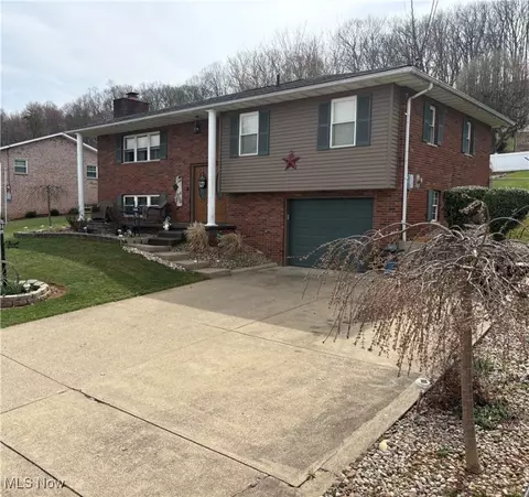2404 26th Pl, Parkersburg, WV 26101
