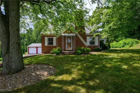 6205 Lake O Springs Ave NW, Canton, OH 44718
