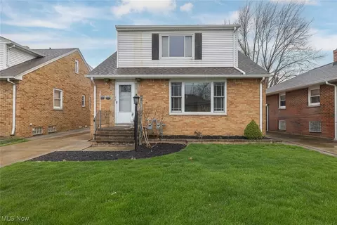 1906 North Ave, Parma, OH 44134