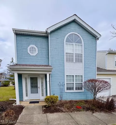31 Woodbury Ln #30, Northfield Center, OH 44067