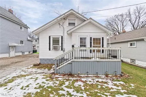 718 Albemarle Ave, Cuyahoga Falls, OH 44221