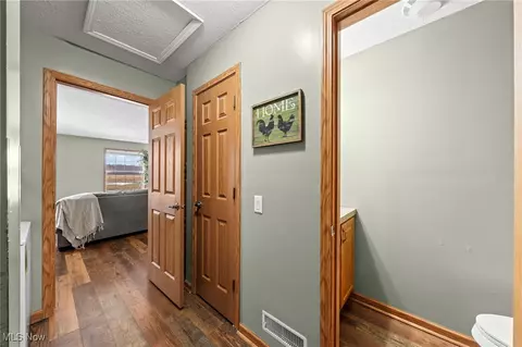 Entry Way - 40308 Whitney Rd, Lagrange, OH 44050 photo 4 of 5