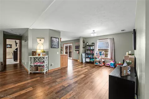 Entry Way - 40308 Whitney Rd, Lagrange, OH 44050 photo 3 of 5