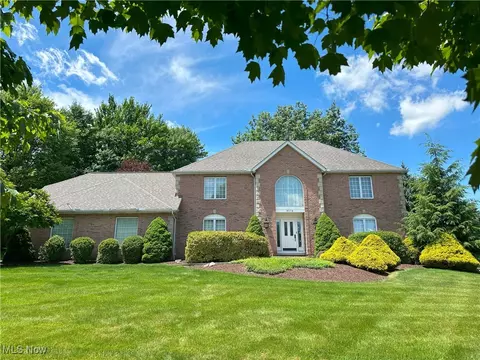 8576 Somerset Dr, Broadview Heights, OH 44147