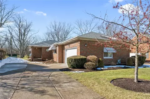 586 Bishop Rd, Highland Heights, OH 44143