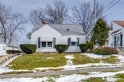 1585 Thornapple Ave, Akron, OH 44301