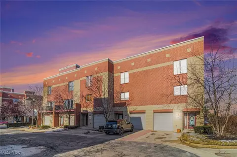 145 S Saint Clair St, Toledo, OH 43604