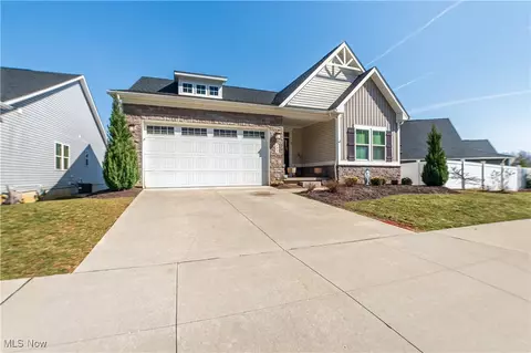 733 Buckeye Dr, Akron, OH 44303 photo 3
