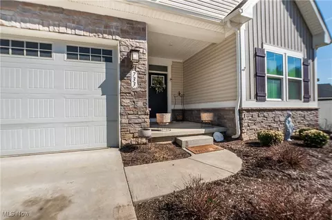 733 Buckeye Dr, Akron, OH 44303 photo 4