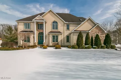 8785 Ascot Pl, Kirtland, OH 44094