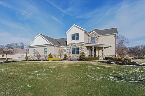 4459 St Johns Bluff Ln, Willoughby, OH 44094