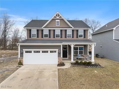 6182 James Dr, Lorain, OH 44053