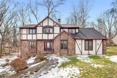 12298 Lake Forest Dr, Brecksville, OH 44141
