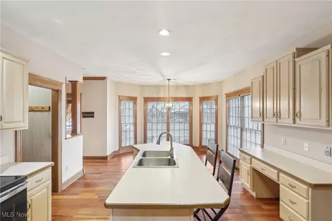 Kitchen - 492 Presidential Dr, Boardman, OH 44512 photo 2 of 5