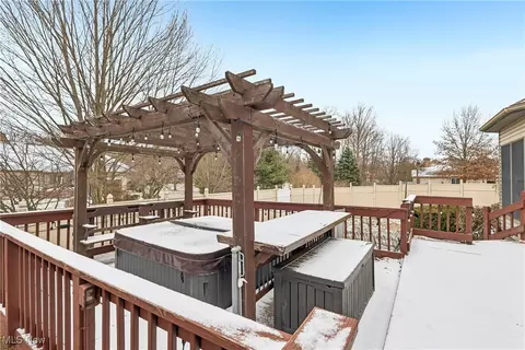 Exterior - 492 Presidential Dr, Boardman, OH 44512 photo 3 of 6