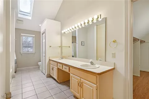 Bath - 492 Presidential Dr, Boardman, OH 44512 photo 1 of 3