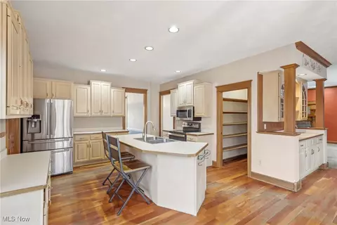 Kitchen - 492 Presidential Dr, Boardman, OH 44512 photo 4 of 5