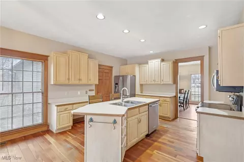 Kitchen - 492 Presidential Dr, Boardman, OH 44512 photo 3 of 5