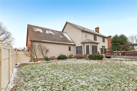 Exterior - 492 Presidential Dr, Boardman, OH 44512 photo 5 of 6