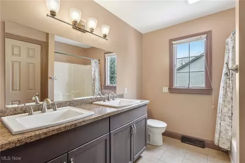Bath - 492 Presidential Dr, Boardman, OH 44512 photo 3 of 3