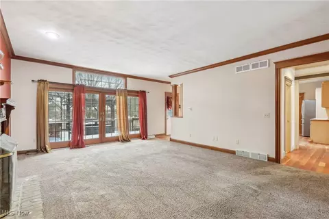 Living - 492 Presidential Dr, Boardman, OH 44512 photo 6 of 8