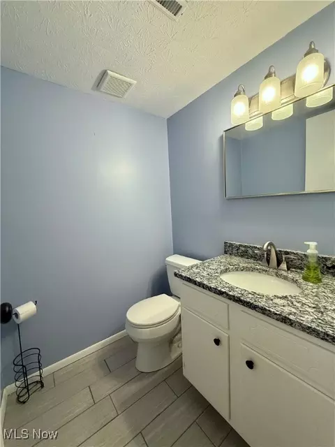 Bath - 4565 Hialeah Dr, Parma, OH 44134 photo 2 of 2