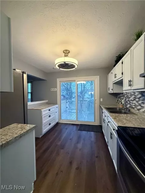 Kitchen - 4565 Hialeah Dr, Parma, OH 44134 photo 2 of 3