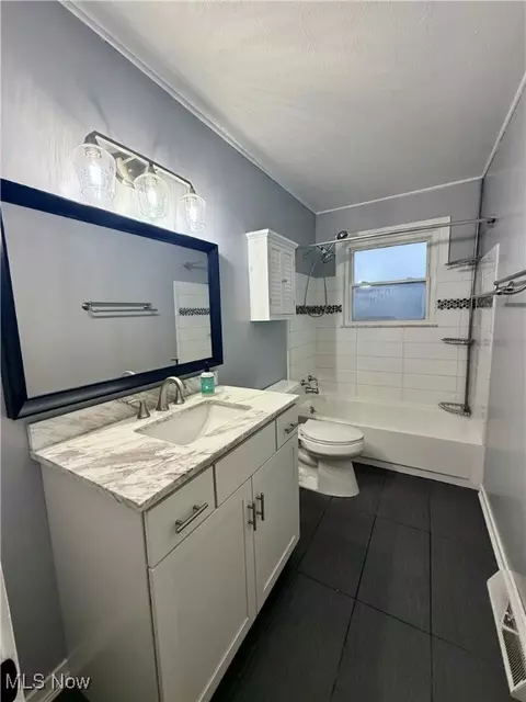 Bath - 4565 Hialeah Dr, Parma, OH 44134 photo 1 of 2