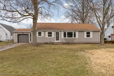 1607 Wilsonway Dr, Barberton, OH 44203