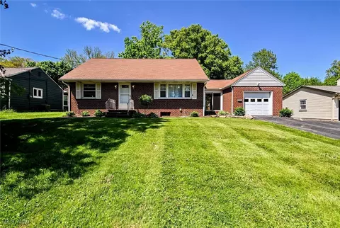 1121 Woodrow St NW, North Canton, OH 44720