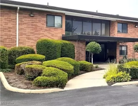 23855 David Dr #211, North Olmsted, OH 44070