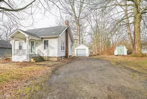 5305 Park Rd, Leavittsburg, OH 44430