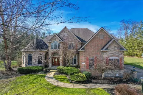 6220 Williams Dr, Broadview Heights, OH 44147