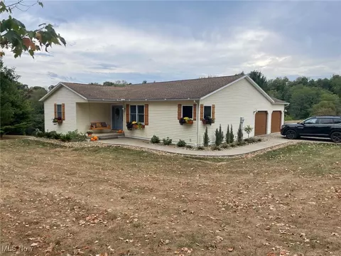 1344 Murrey Dr, Zanesville, OH 43701