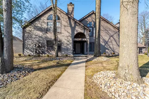 1143 Red Tail Hawk Ct #1, Youngstown, OH 44512