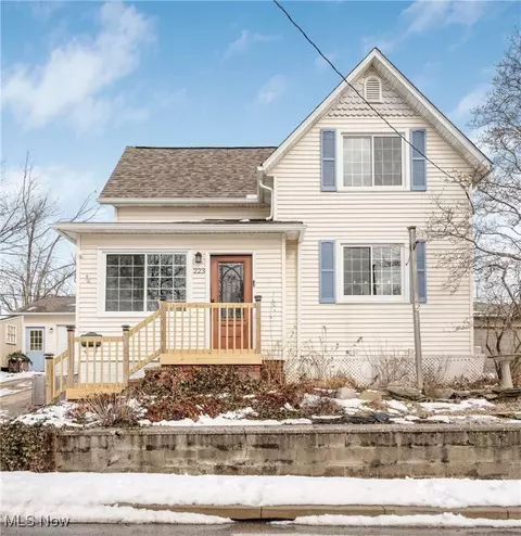 223 King St, Fairport Harbor, OH 44077