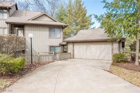 2240 Stone Creek Trl, Cuyahoga Falls, OH 44223