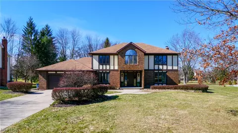 314 Kenarden Dr, Highland Heights, OH 44143