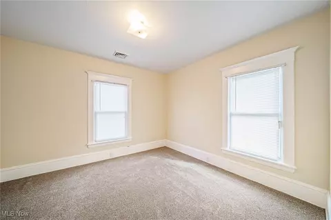 Bedroom - 818 W 50th St, Ashtabula, OH 44004 photo 7 of 10