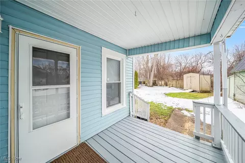Exterior - 818 W 50th St, Ashtabula, OH 44004 photo 2 of 7