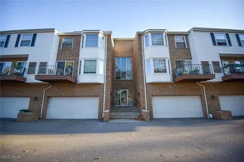20996 Detroit Rd #5, Rocky River, OH 44116