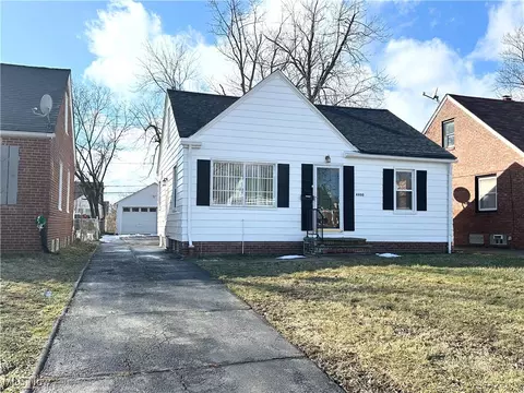 4400 Parkton Dr, Warrensville Heights, OH 44128