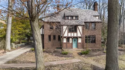 1295 Yellowstone Rd, Cleveland Heights, OH 44121