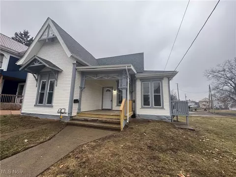 1181 Ridge Ave, Zanesville, OH 43701