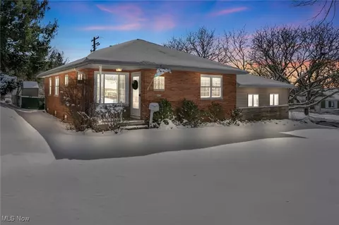 8372 Doll Dr, Garfield Heights, OH 44125