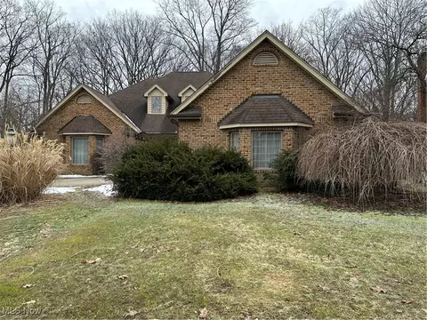 3629 Hummingbird Hill Dr, Poland, OH 44514