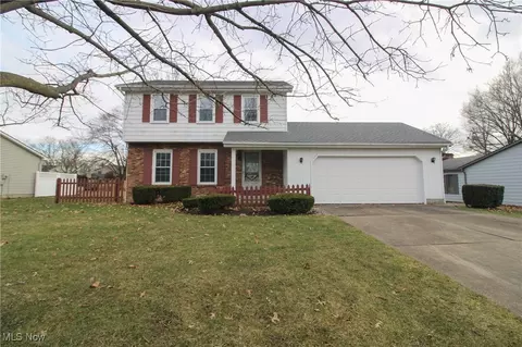 421 Garden Valley Dr, Boardman, OH 44512 photo 2